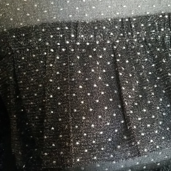 Adorable Ruffled top. - Picture 2 of 2